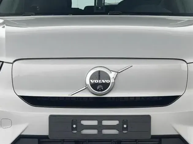 Gebraucht Volvo EX40 Plus 185 kW (252 PS) 2025 Silber SUV