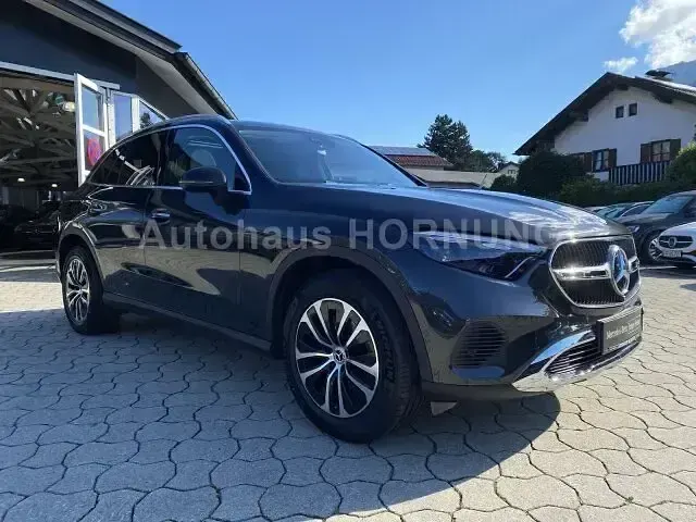 Gebraucht Mercedes GLC200 204 PS (150 kW) 2025 Metalliclack graphitgrau SUV