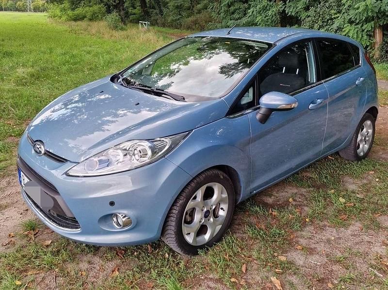 Grün Gebraucht 2009 Ford Fiesta Titanium Kleinwagen | 5.000 € (Fairer Preis) - Bild 1/4