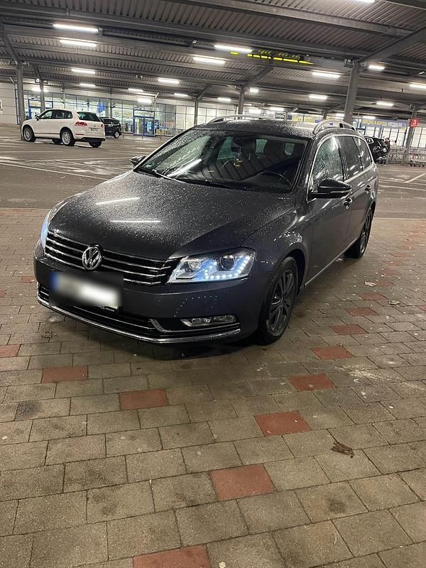 Grau Gebraucht 2011 VW Passat Kombi | 8.500 € (Fairer Preis) - Bild 1/4