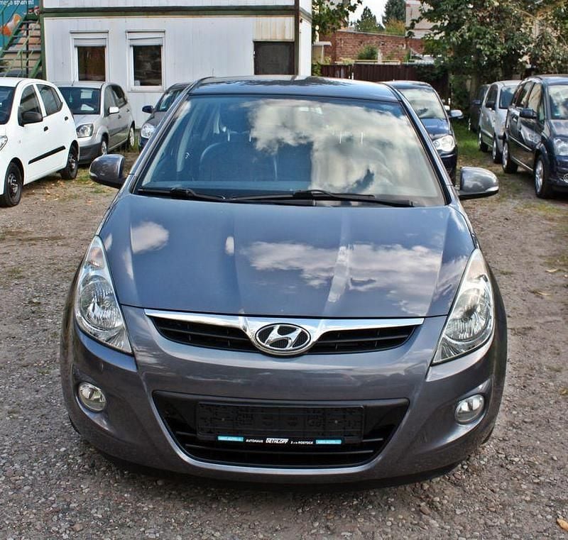 Gebraucht Hyundai i20 Life 77 PS (56 kW) 2011 Grau Limousine