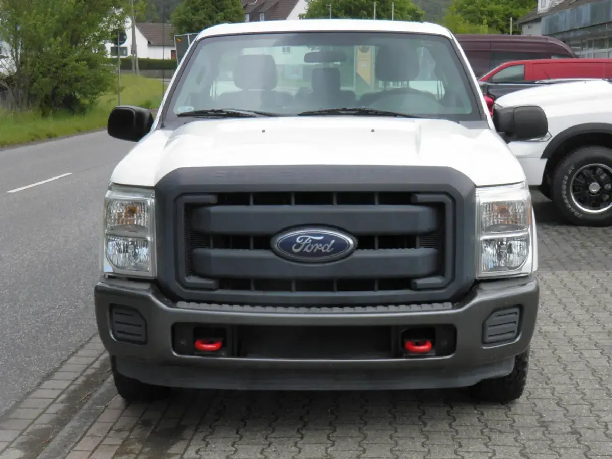Gebraucht Ford V8 400 PS (294 kW) 2013 Weiß SUV