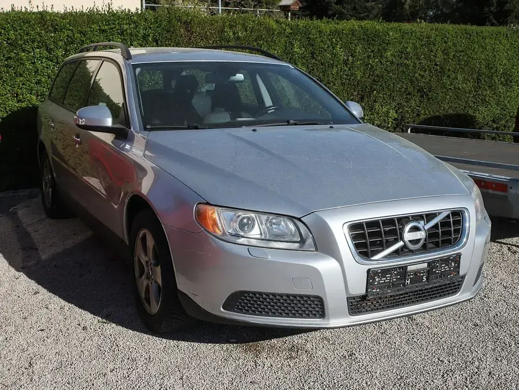 Usata Volvo V70 145 CV (106 kW) 2009 Argento Station wagon