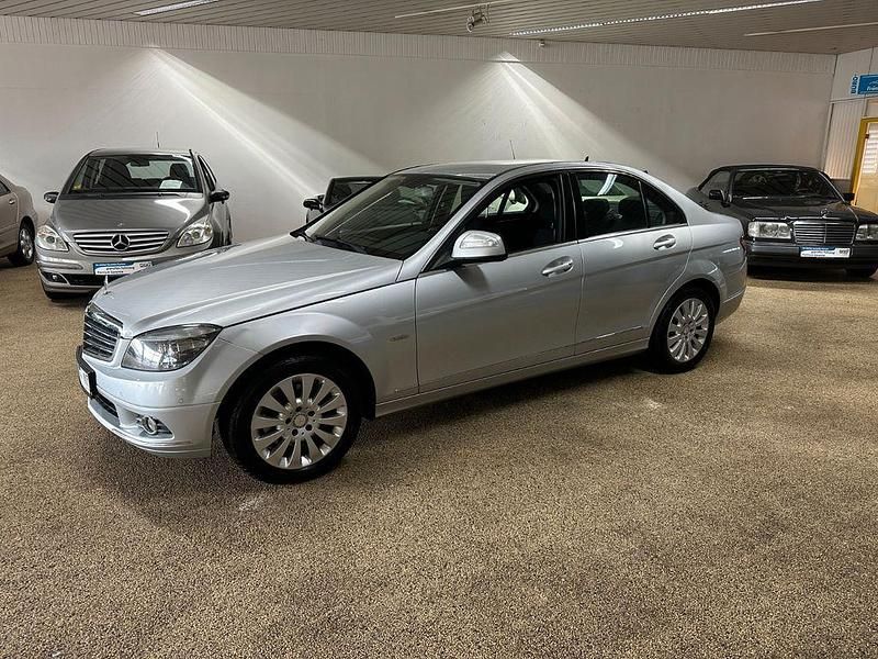 Silber Gebraucht 2007 Mercedes C200 Elegance Limousine | 7.950 € (Fairer Preis) - Bild 1/4