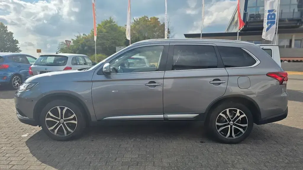 Gebraucht Mitsubishi Outlander Diamant Edition 150 PS (110 kW) 2018 Grau SUV