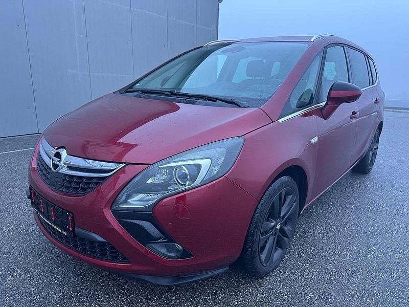 Rot Gebraucht 2014 Opel Zafira Innovation Van / Kleinbus | 5.700 € (Guter Preis) - Bild 1/4