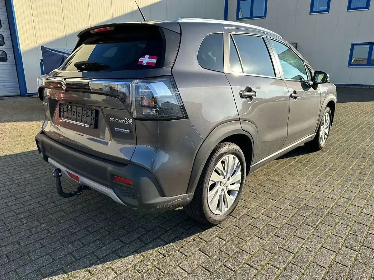 Gebraucht Suzuki SX4 129 PS (94 kW) 2022 Grau SUV