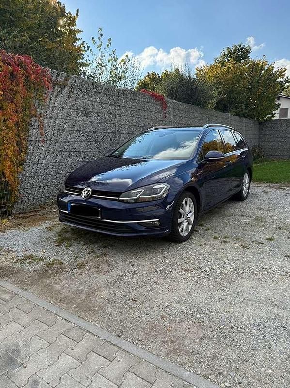 Blau Gebraucht 2017 VW Golf VII Highline Kombi | 14.900 € (Teuer) - Bild 1/4