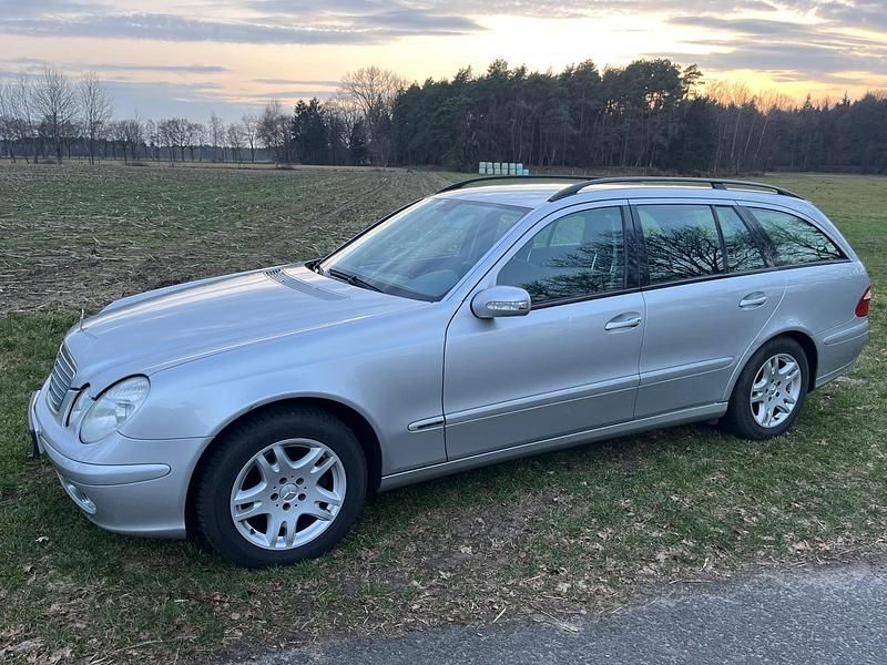 Gebraucht Mercedes E200 163 PS (119 kW) 2003 Silber Kombi