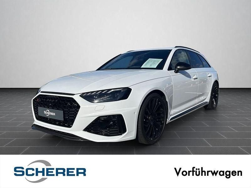 Gletscherweiß metallic (metallic) Gebraucht 2025 Audi RS4 Advanced Kombi | 95.990 € - Bild 1/4