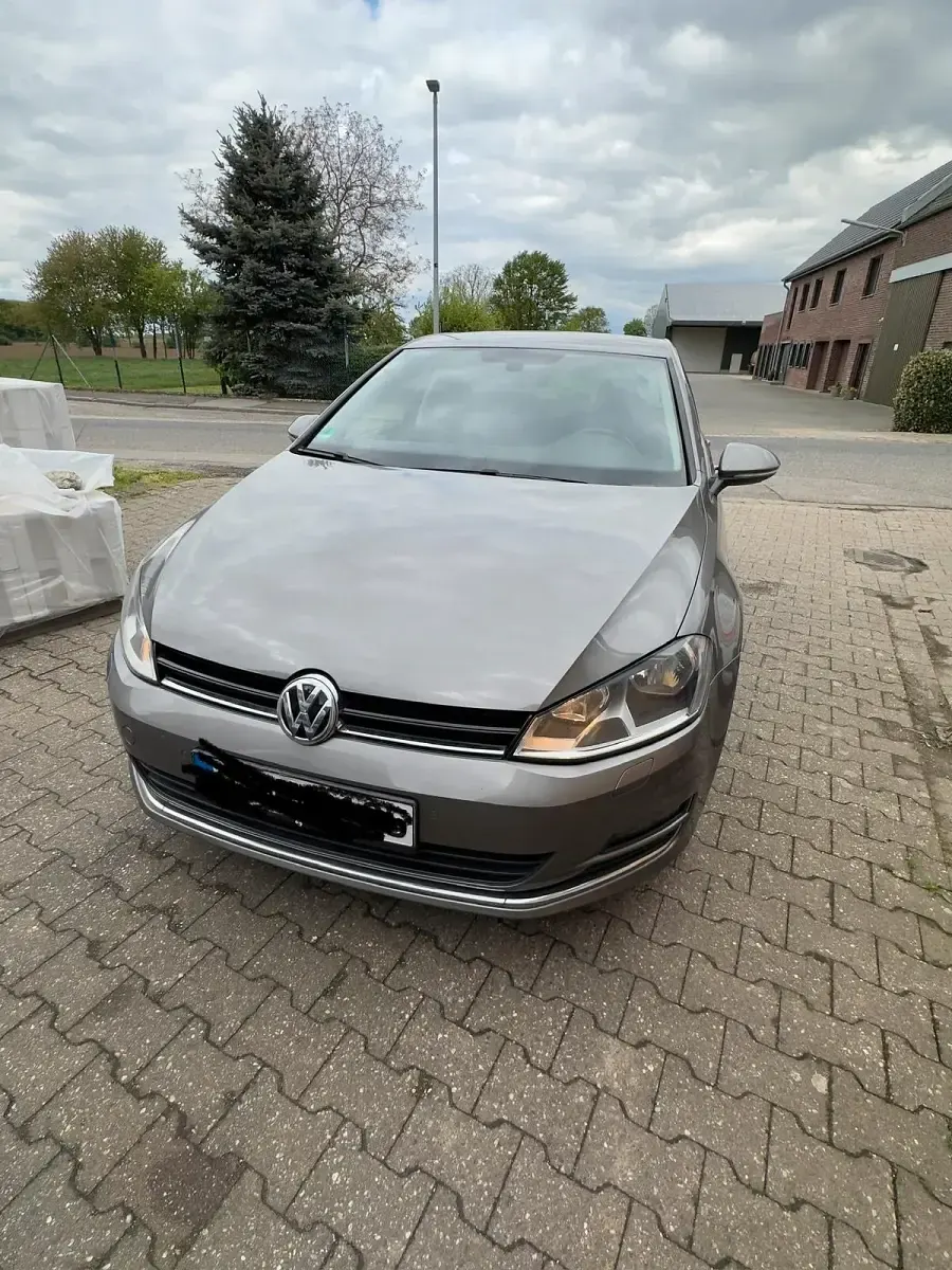 Gebraucht VW Golf VII LOUNGE 110 PS (80 kW) 2015 Grau Kleinwagen