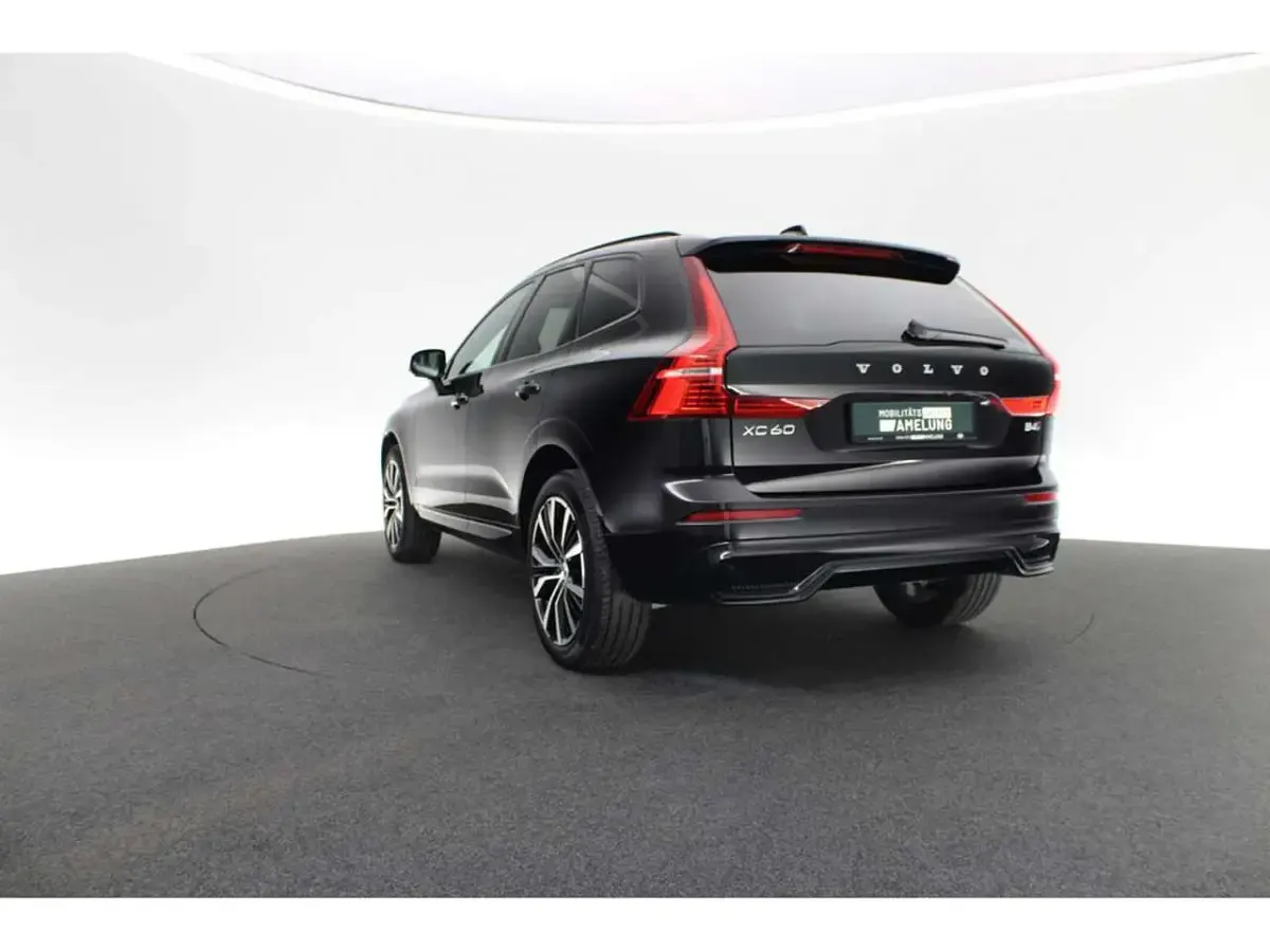Gebraucht Volvo XC60 Plus 197 PS (144 kW) 2024 Schwarz SUV