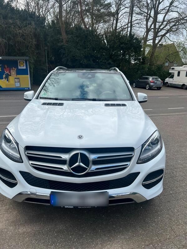 Weiß Gebraucht 2019 Mercedes GLE250 SUV | 32.000 € (Fairer Preis) - Bild 1/4