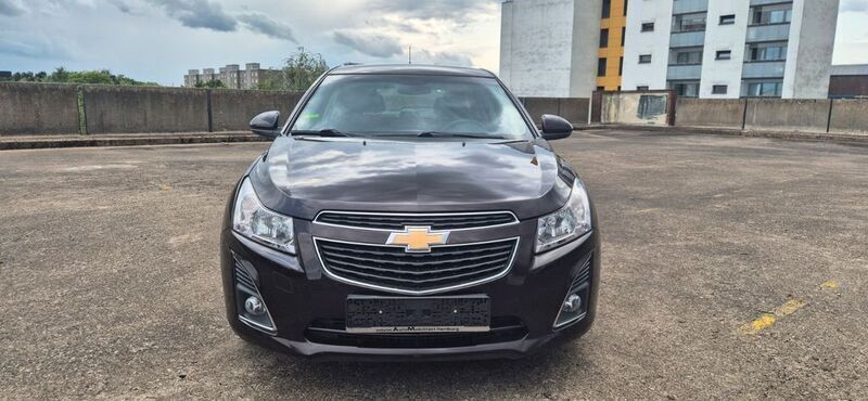 Braun Gebraucht 2013 Chevrolet Cruze Limousine | 5.750 € (Fairer Preis) - Bild 1/4