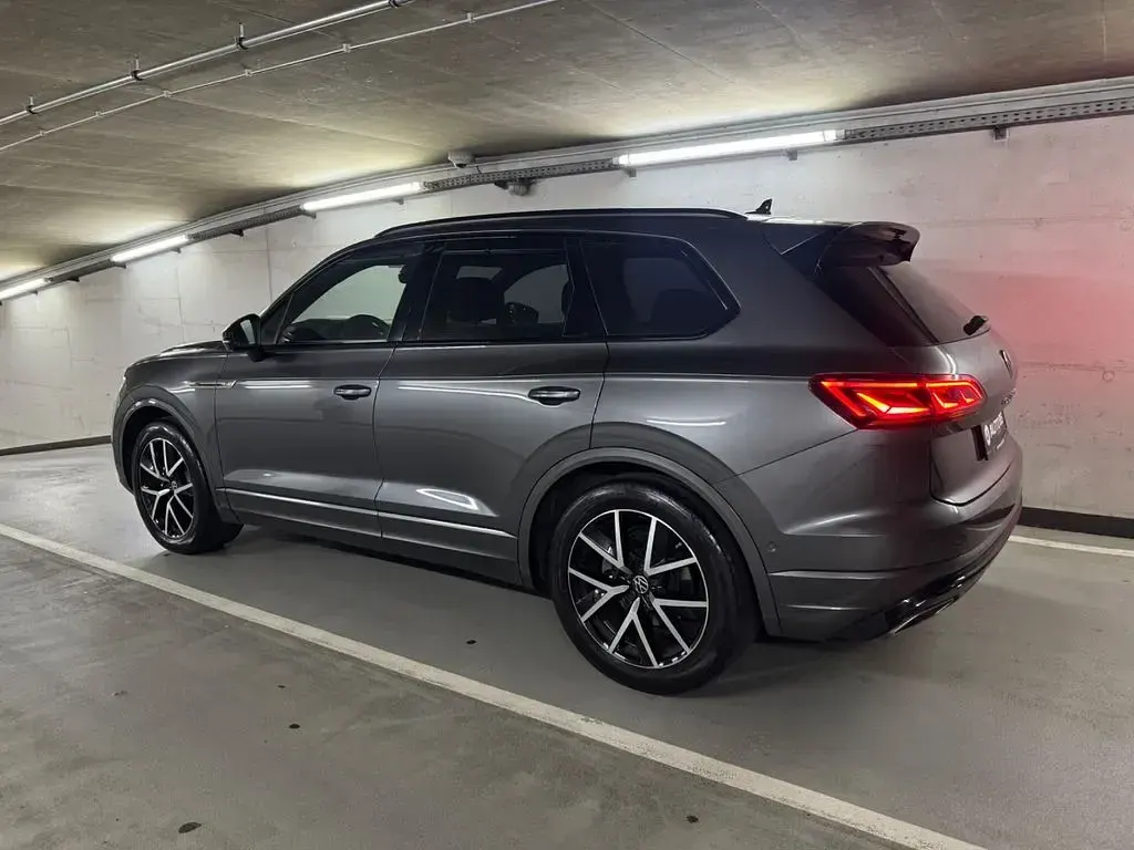 Second-hand VW Touareg R-line 286 CP (210 kW) 2021 Gri SUV