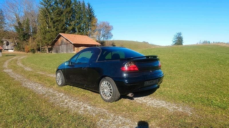 Gebraucht Opel Tigra 106 PS (77 kW) 1999 Schwarz Kleinwagen