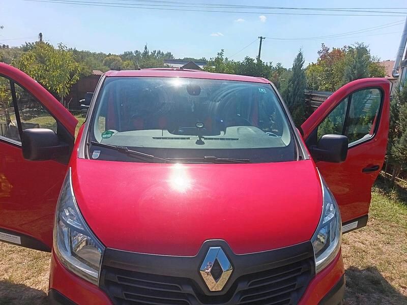 Second-hand Renault Trafic 2019 Roșu Monovolum