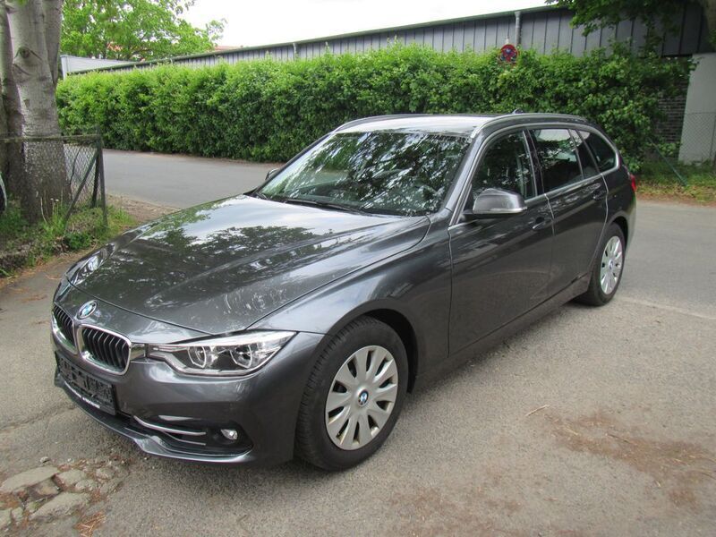 Grau Gebraucht 2019 BMW 320 Sport Line Kombi | 23.690 € (Superpreis) - Bild 1/4