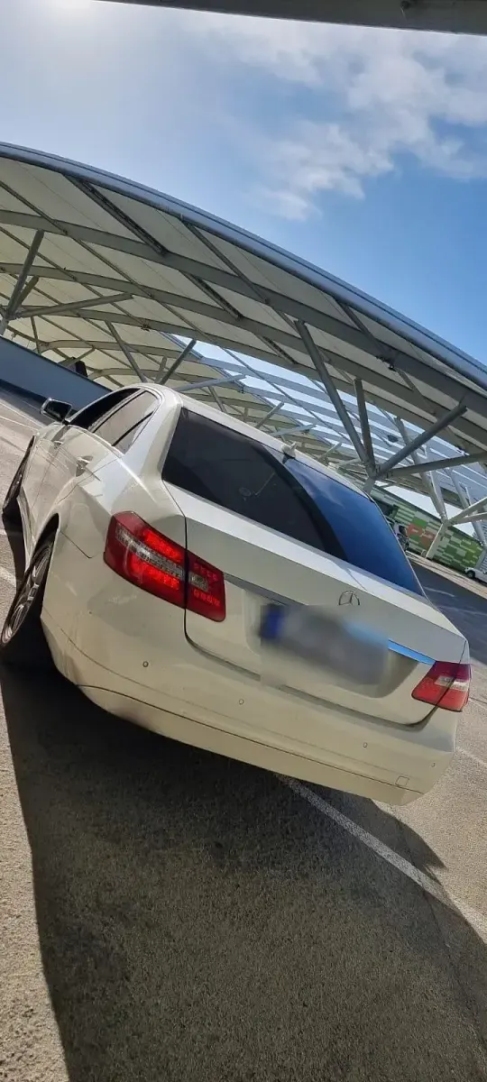 Second-hand Mercedes E220 170 CP (125 kW) 2010 Alb Berlinǎ