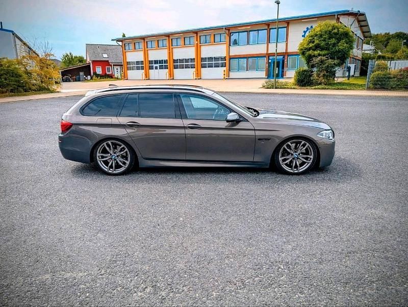 Gebraucht BMW 550 381 PS (280 kW) 2015 Andere farben Kombi