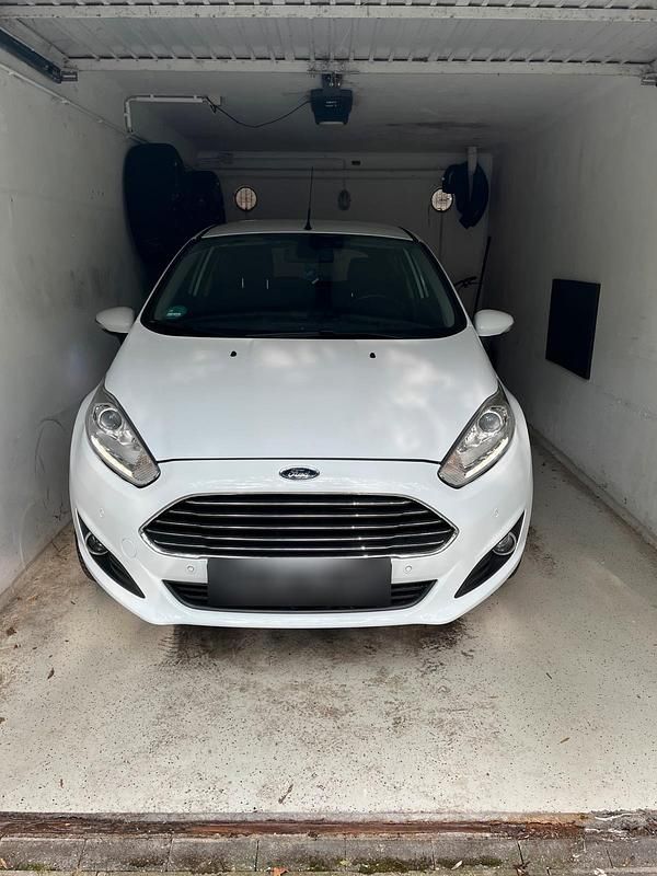 Gebraucht Ford Fiesta Titanium 101 PS (74 kW) 2014 Weiß Kleinwagen