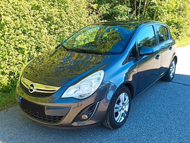 Grau Gebraucht 2011 Opel Corsa Edition Kleinwagen | 4.990 € (Fairer Preis) - Bild 1/4