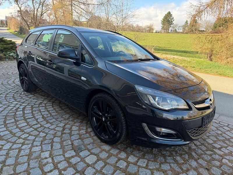 Gebraucht Opel Astra Active 140 PS (102 kW) 2013 Schwarz Kombi