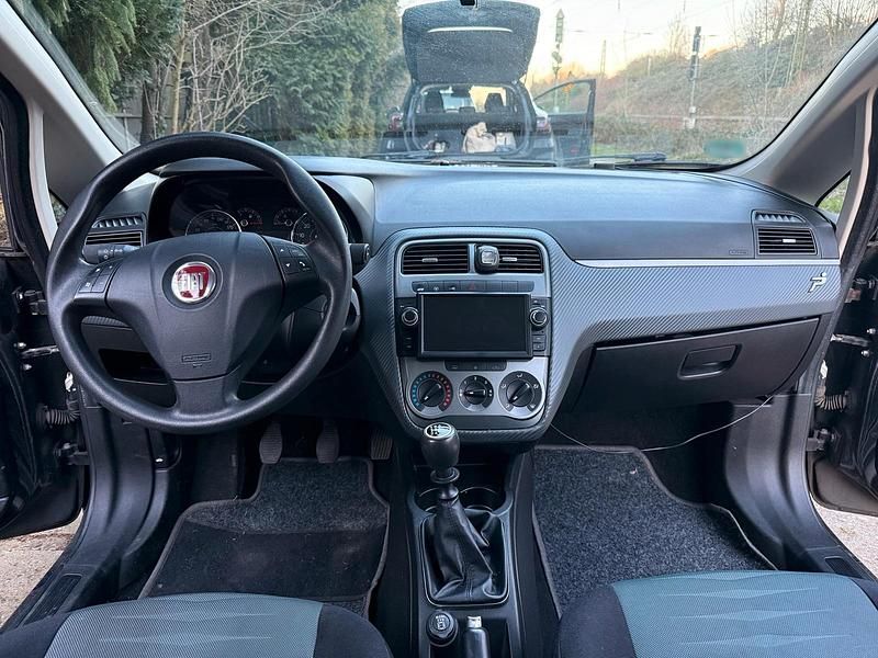 Gebraucht Fiat Grande Punto 65 PS (47 kW) 2009 Schwarz Kleinwagen