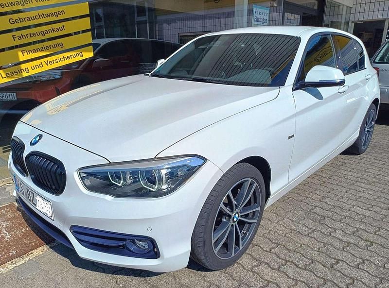 Alpinweiss Gebraucht 2018 BMW 118 Sport Line Kleinwagen | 16.850 € (Fairer Preis) - Bild 1/4