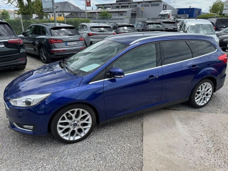 Blau Gebraucht 2017 Ford Focus Titanium Limousine | 9.899 € (Fairer Preis) - Bild 1/4