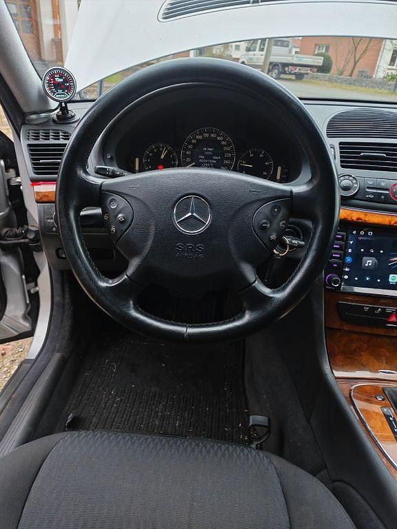 Gebraucht Mercedes E220 Elegance 150 PS (110 kW) 2002 Silber Limousine