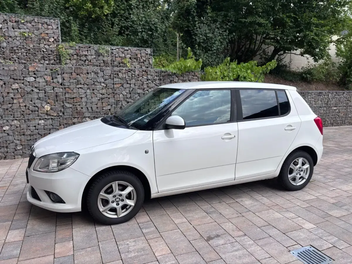 Gebraucht Skoda Fabia Best of 86 PS (63 kW) 2014 Weiß Limousine