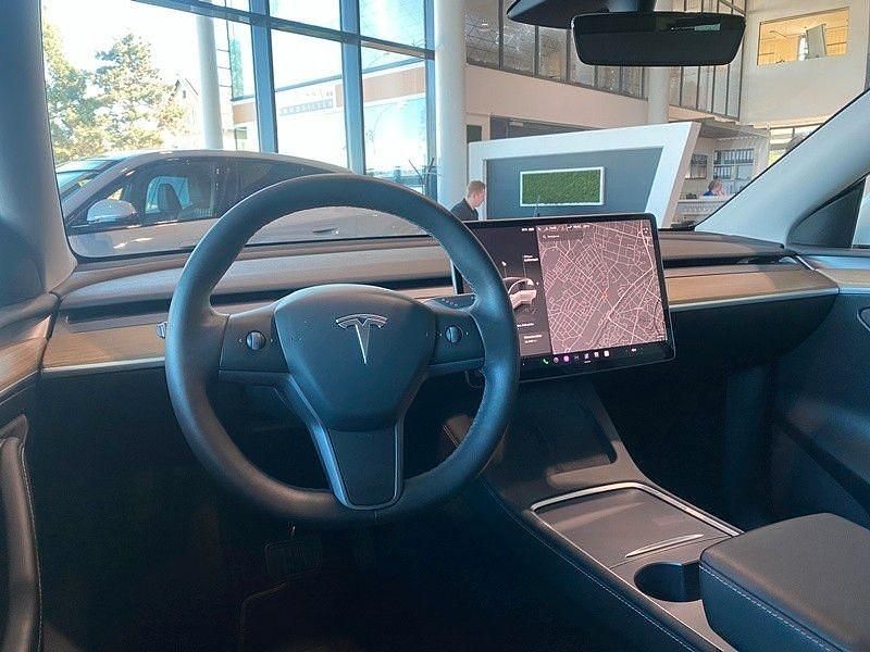 Gebraucht Tesla Model Y Long Range AWD 378 kW (514 PS) 2022 Weiß SUV