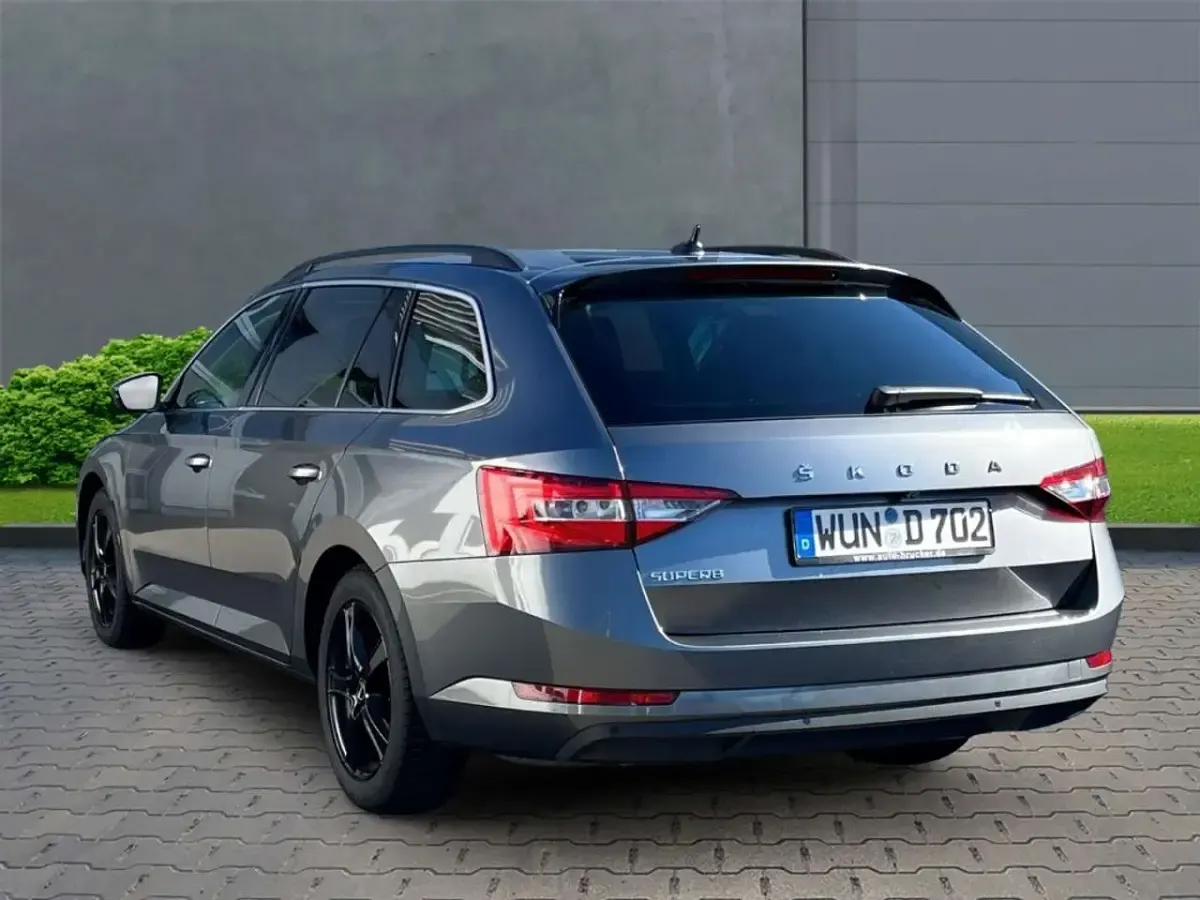 Gebraucht Skoda Superb Ambition 200 PS (147 kW) 2024 Graphite grau metallic Kombi