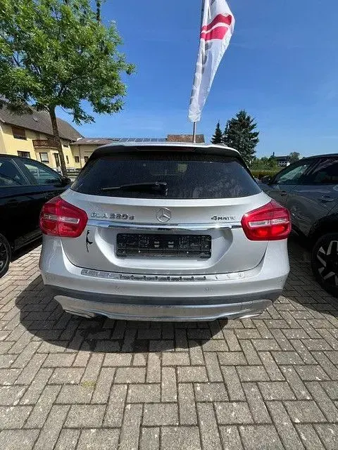 Gebraucht Mercedes GLA220 Urban 177 PS (130 kW) 2017 Silber SUV