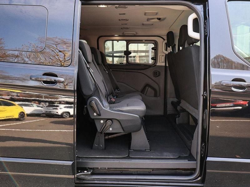 Gebraucht Ford Tourneo Titanium 131 PS (96 kW) 2022 Schwarz Van / Kleinbus