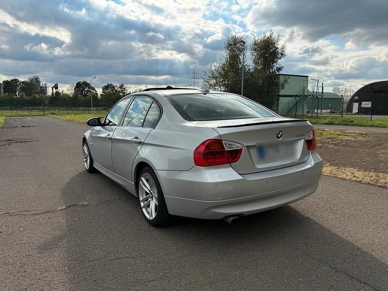 Silber Gebraucht 2005 BMW 320 Limousine | 4.200 € (Fairer Preis) - Bild 1/4