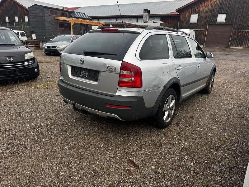 Gebraucht Skoda Octavia Scout 4x4 140 PS (102 kW) 2008 Silber Kombi