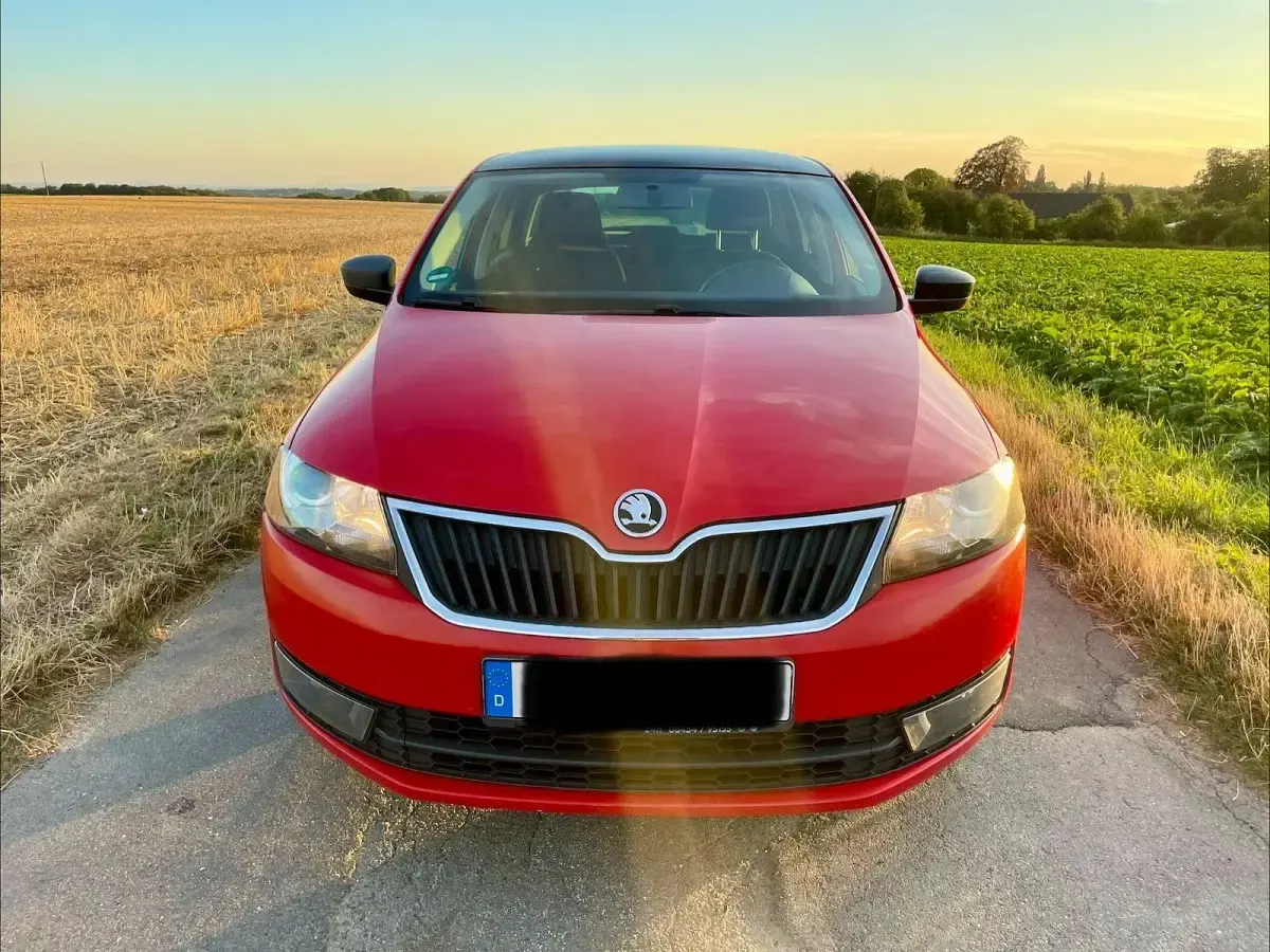 Gebraucht Skoda Rapid Ambition 105 PS (77 kW) 2015 Rot Kleinwagen