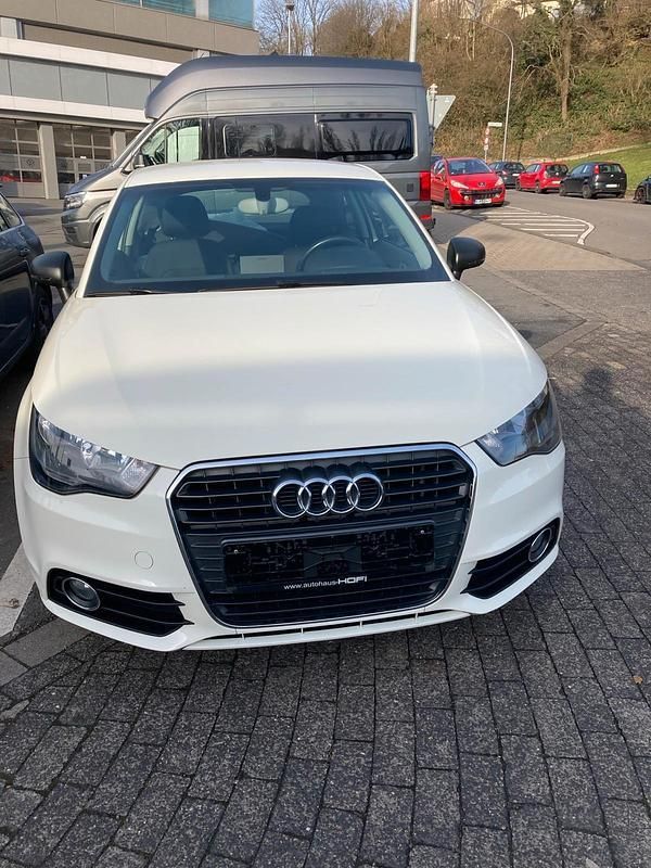 Weiß Gebraucht 2011 Audi A1 Kleinwagen | 7.100 € (Fairer Preis) - Bild 1/3