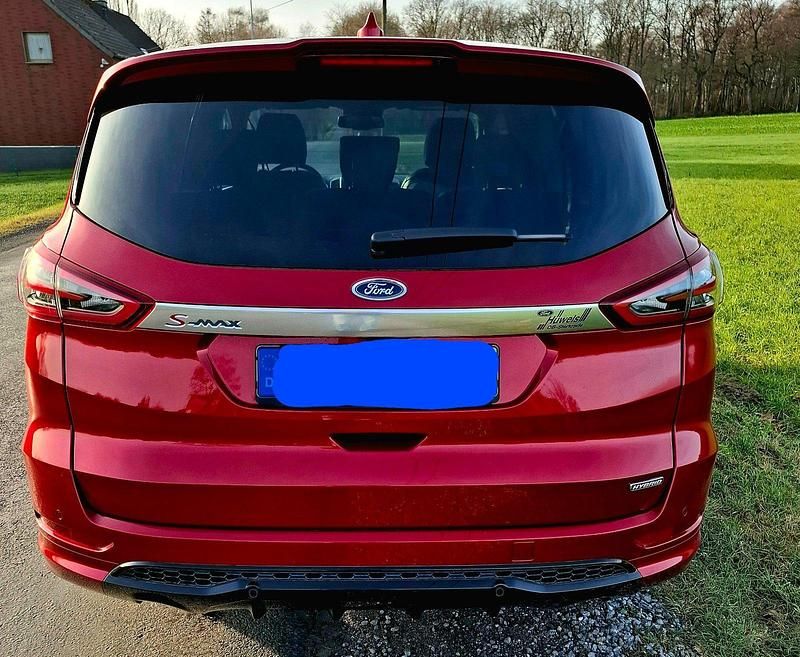 Gebraucht Ford S-MAX ST-Line 190 PS (139 kW) 2022 Rot Van / Kleinbus