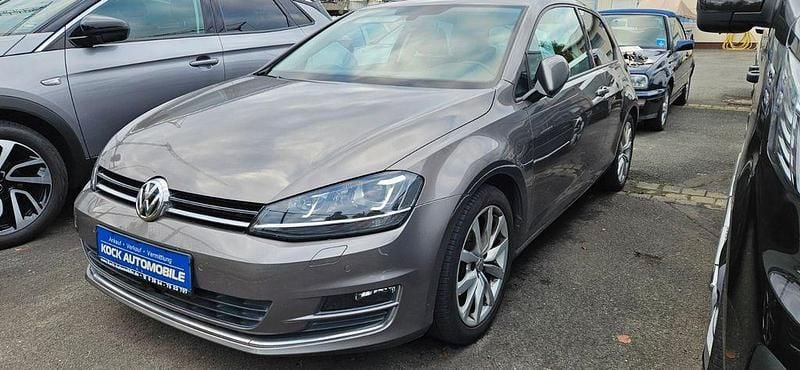 Grau Gebraucht 2015 VW Golf VII Highline Limousine | 9.677 € (Guter Preis) - Bild 1/4