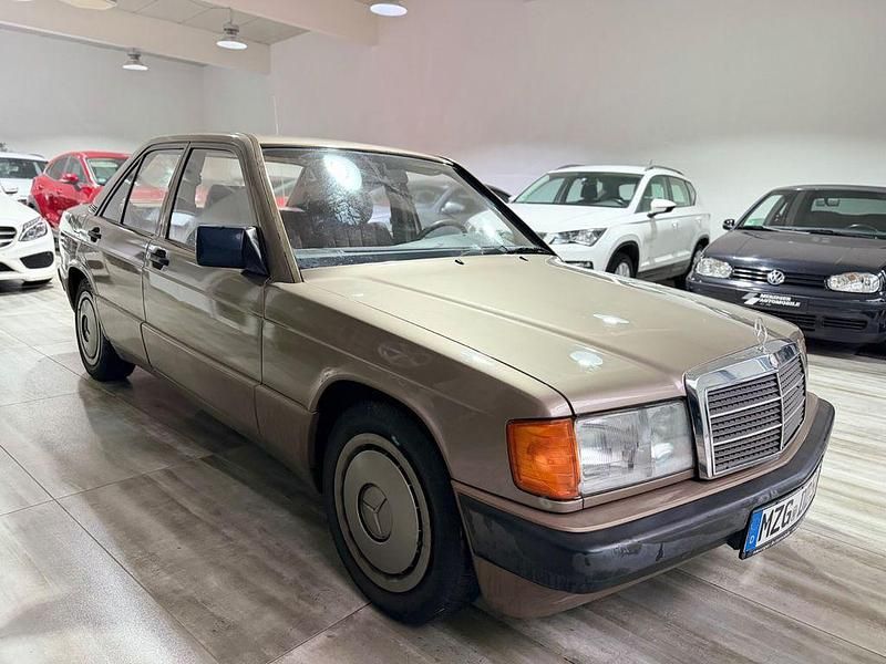 Gebraucht Mercedes 190 118 PS (86 kW) 1990 Gold Limousine