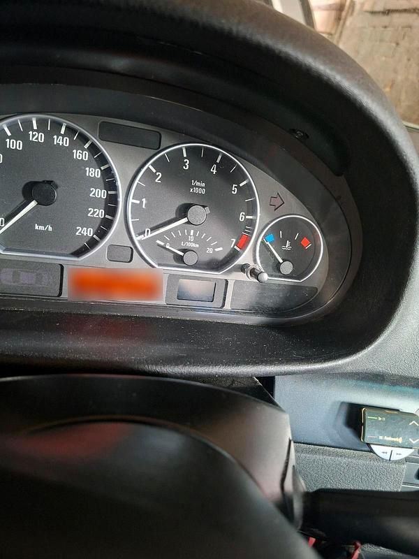 Gebraucht BMW 325 192 PS (141 kW) 2004 Blau Limousine