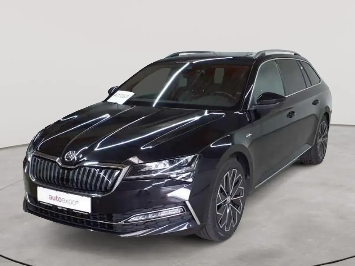 Gebraucht Skoda Superb LAURIN & KLEMENT 156 PS (114 kW) 2021 Schwarz Kombi