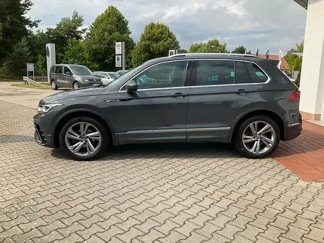 Gebraucht VW Tiguan R-line 150 PS (110 kW) 2023 Grau SUV