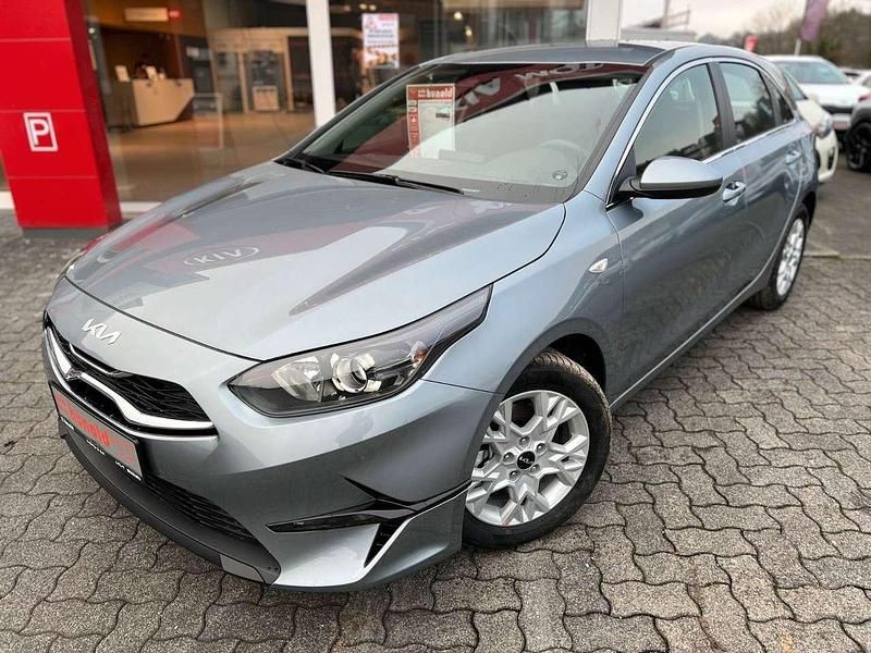 Neu Kia Ceed Vision 101 PS (74 kW) 2026 Lunarsilber Kleinwagen