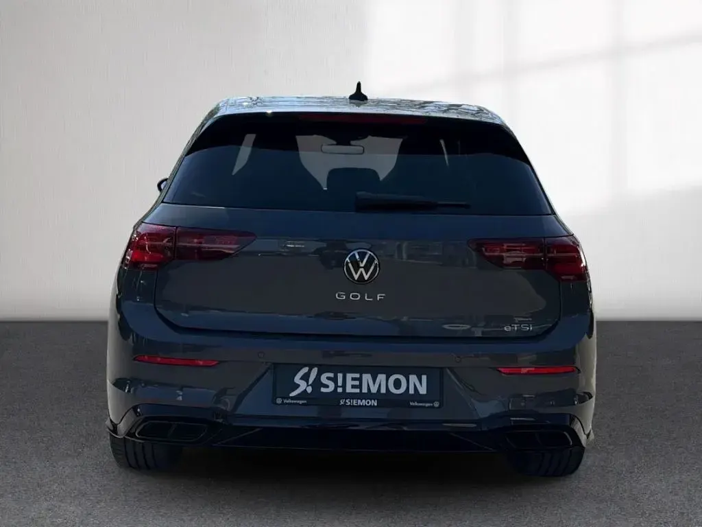 Gebraucht VW Golf VIII R-line 150 PS (110 kW) 2024 Grau Limousine