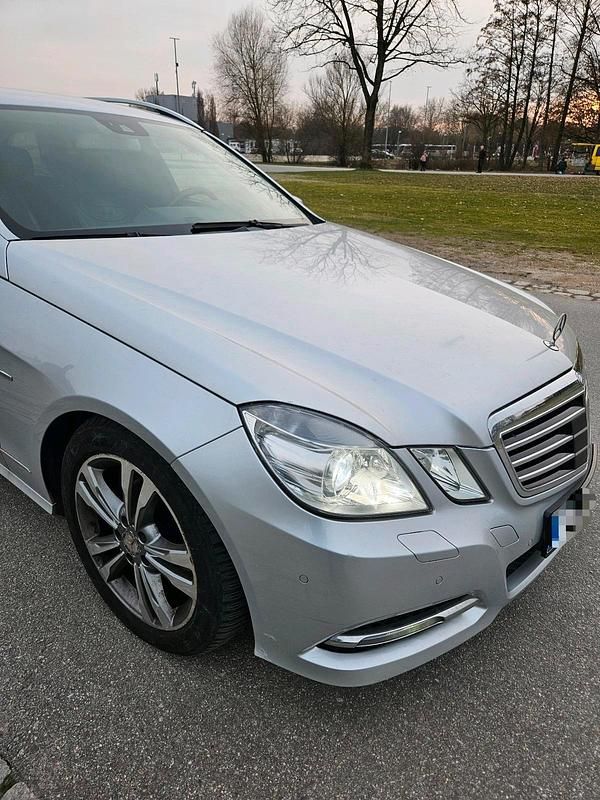 Gebraucht Mercedes E250 204 PS (150 kW) 2011 Grau Kombi