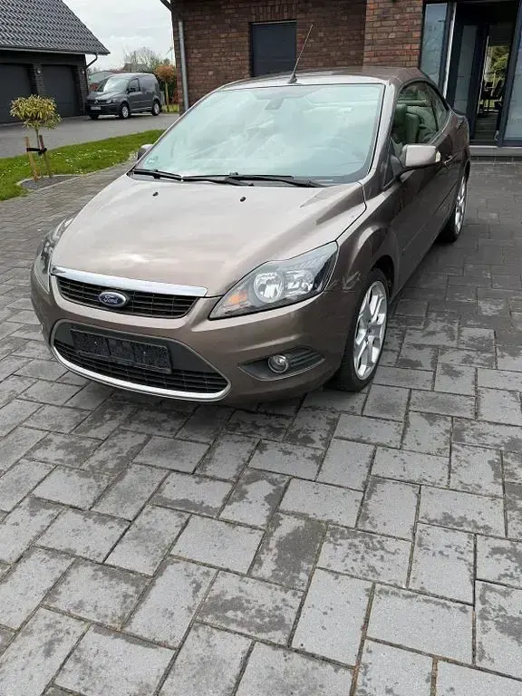 Gebraucht Ford Focus Cabriolet Titanium 145 PS (106 kW) 2009 Braun Cabrio
